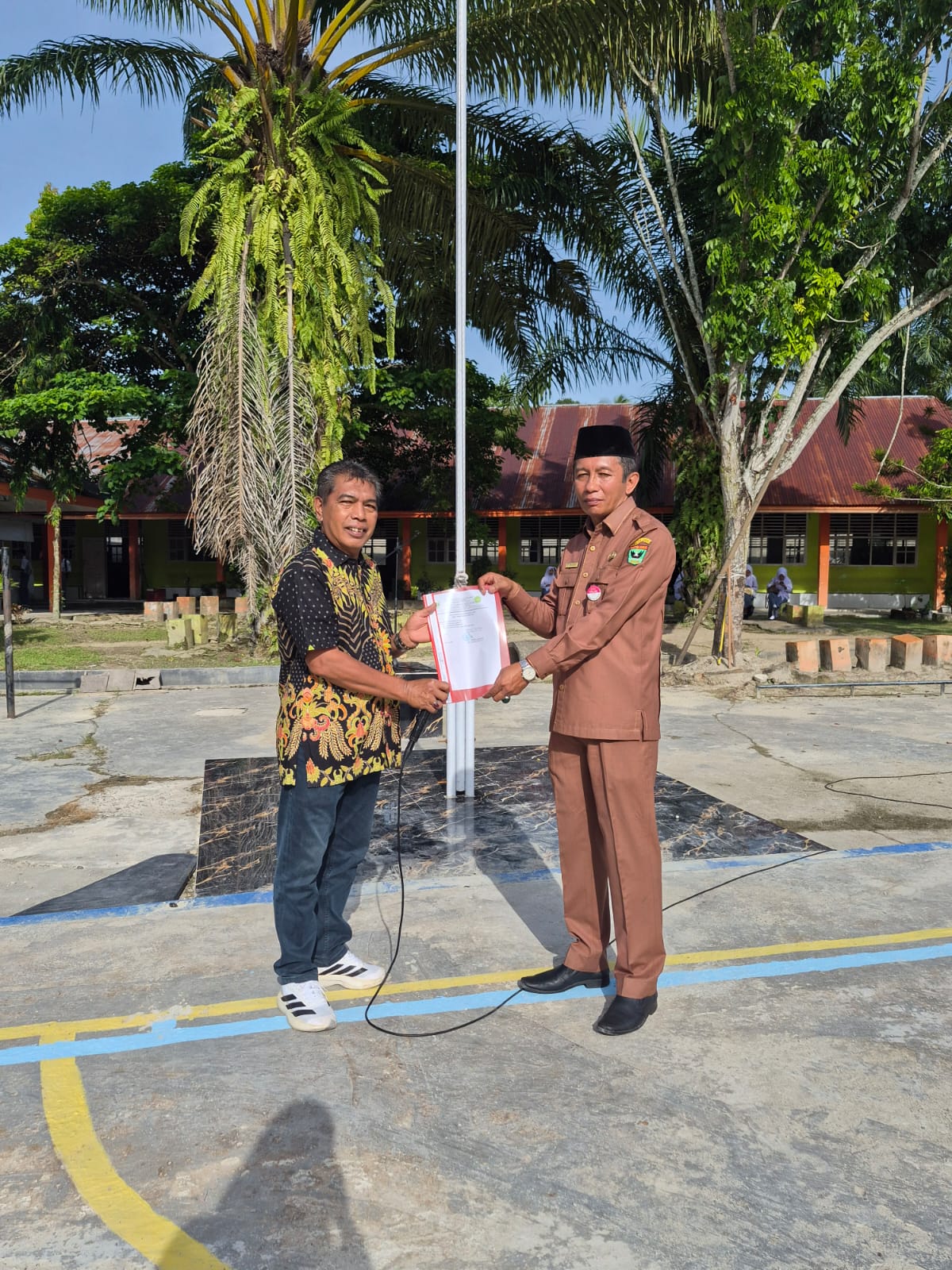 Penyerahan Murid Baru Kelas X Fase E SMAN 1 Padang Gelugur Tahun Ajaran 2026/2027 Berlangsung Khidmat
