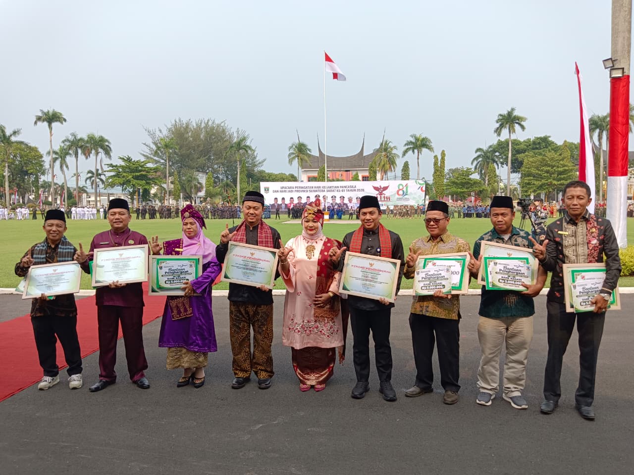 Penyerahan Penghargaan Sekolah Adiwiyata Provinsi